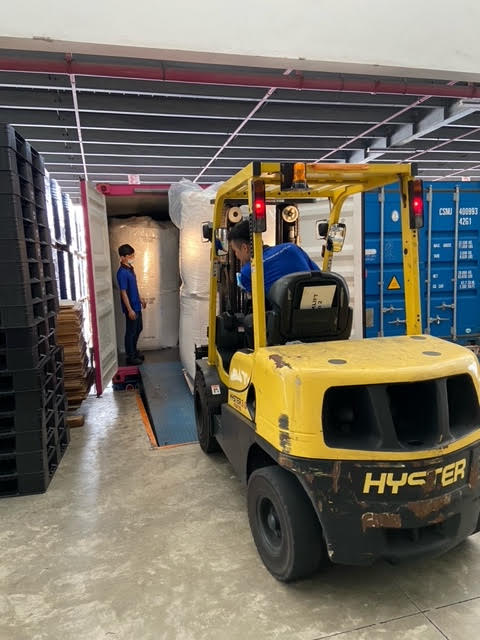 ラベル貼りなどの流通加工