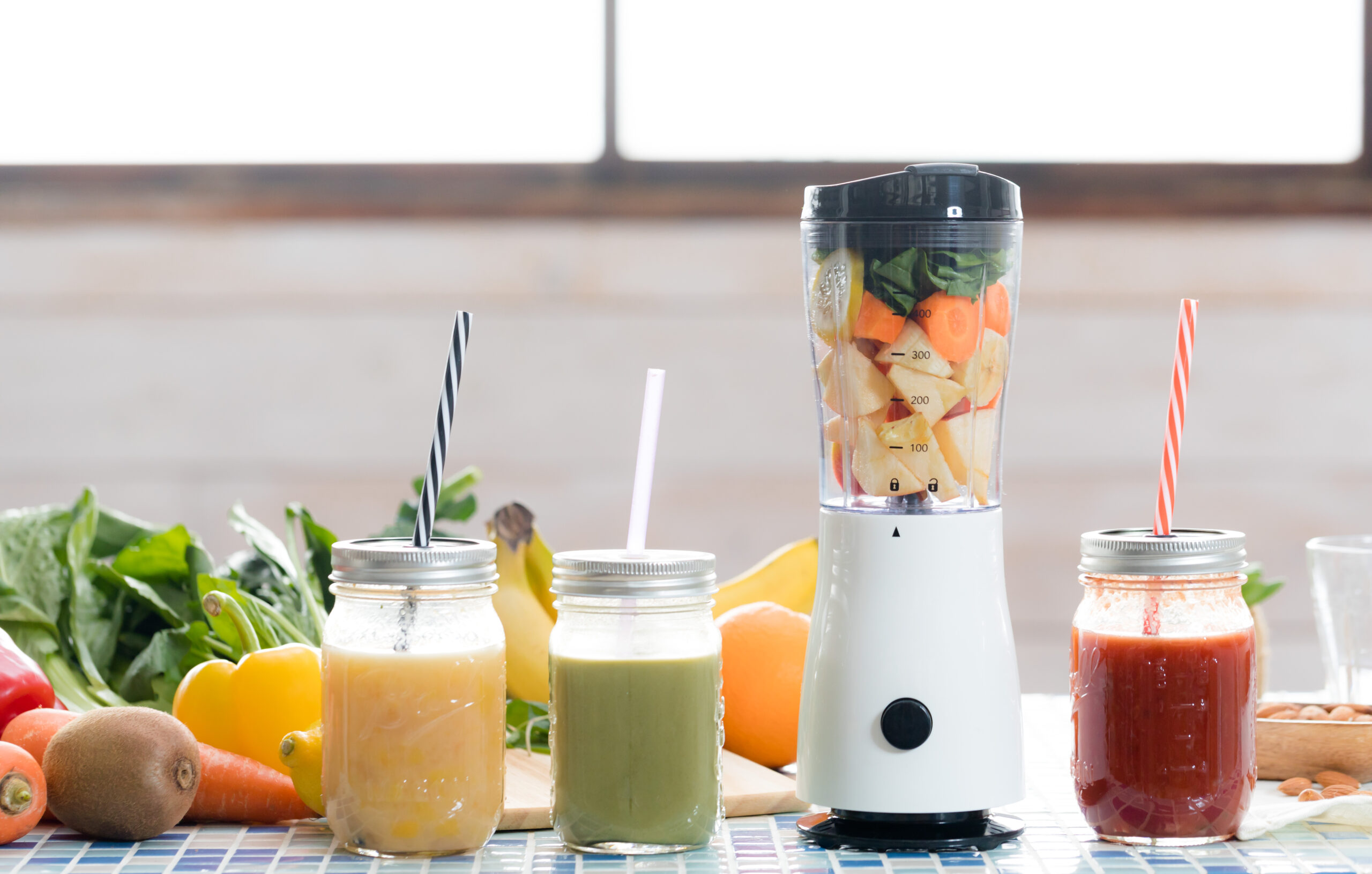 野菜ジュースとミキサー