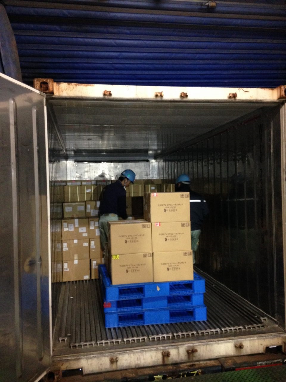 コンテナ内部での作業