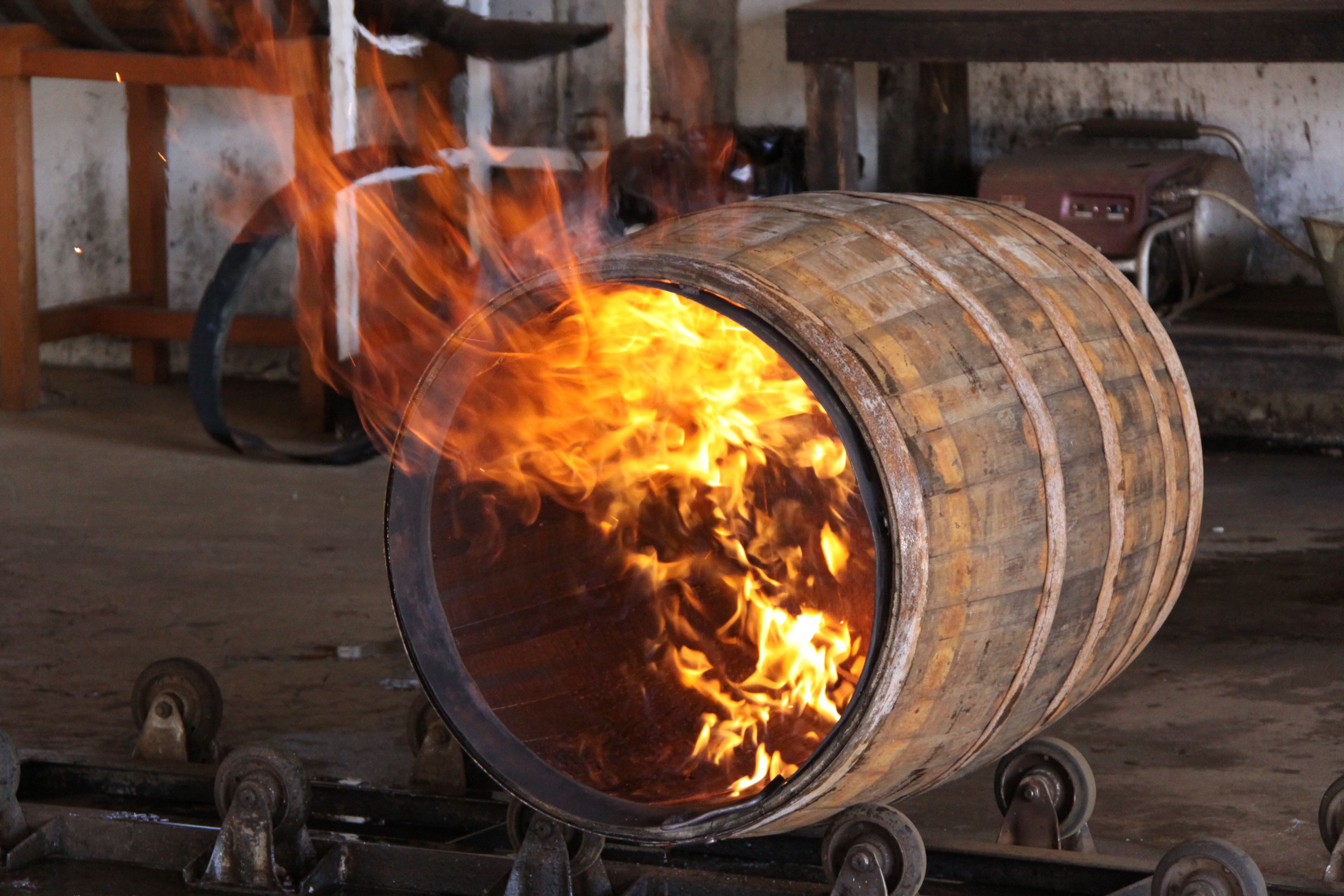 港湾に停泊する大型コンテナ船
