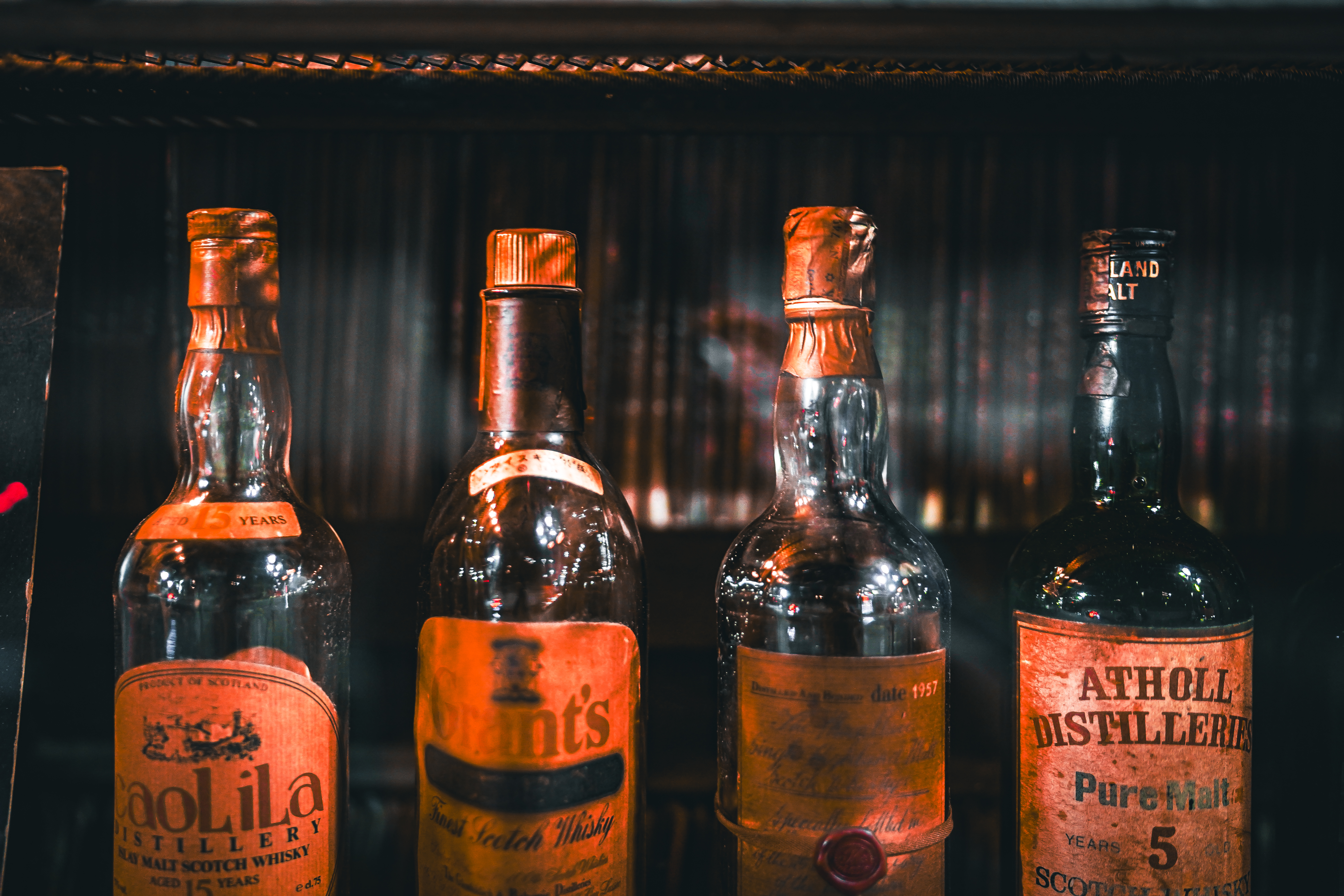 様々なウイスキーボトル