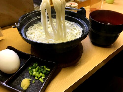 五島うどん:鍋に入った釜揚げ(地獄炊き)